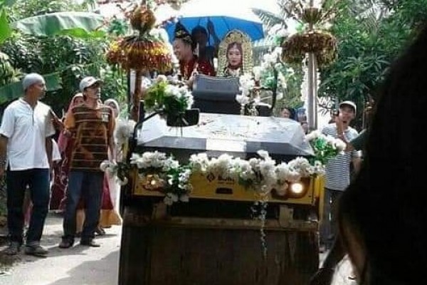 10 Momen Tak Terduga di Nikahan, Bikin Ketawa sampai Elus Dada