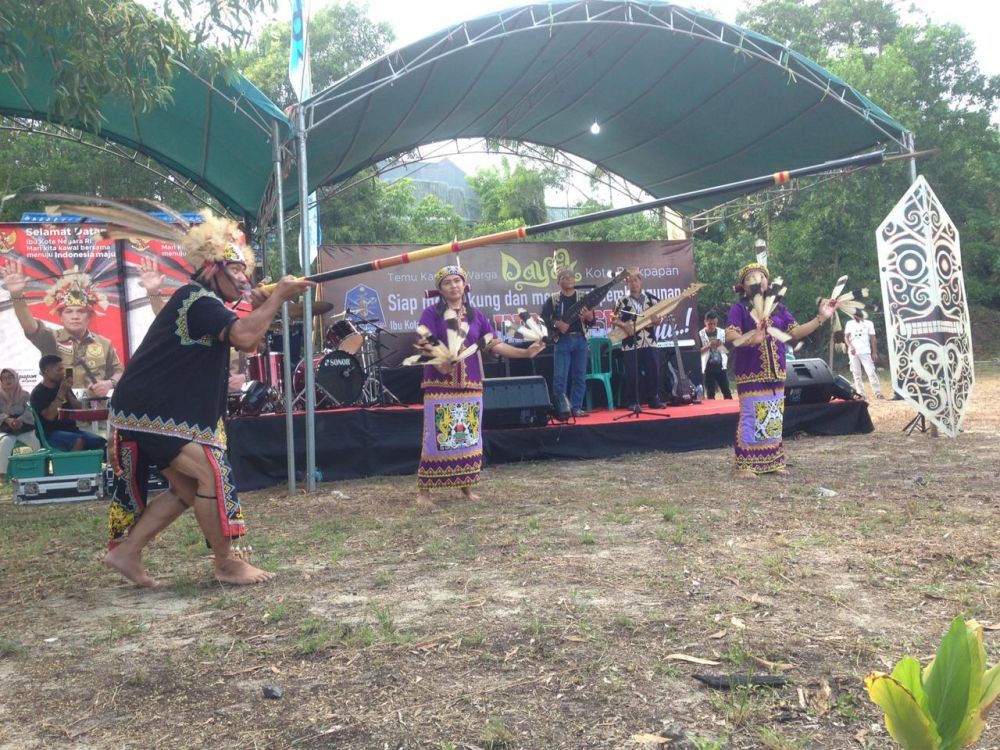 Tokoh Suku Dayak Dukung Abriantinus di Pilwali Balikpapan 