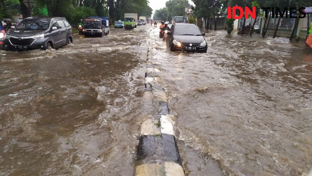 Banjir Lagi! Pengendara Diminta Hindari Jalan Raya Rancaekek