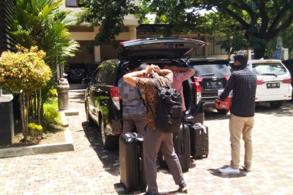 Geledah Kantor DPRD Tulungagung Selama 6 Jam, Ini yang Dibawa KPK