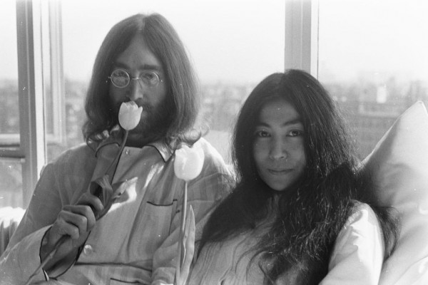 5 Fakta Menarik Yoko Ono Istri John Lennon Yang Lahir 18 Februari