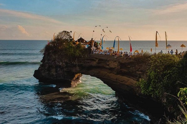 Fakta-fakta Menarik tentang Pura Batu Bolong di Lombok