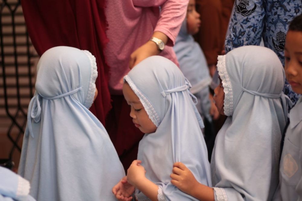 Helper Goes to School Makassar Mengajak Murid TK Peduli Lingkungan