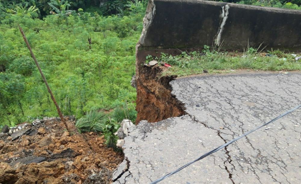 Hujan Deras dan Longsor, Tiga Desa di Muaraenim Sumsel Terisolir