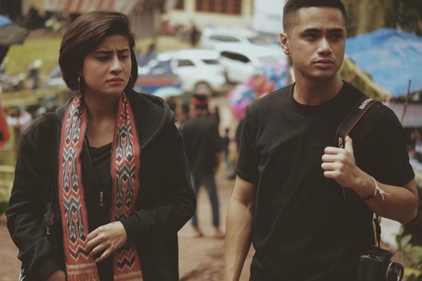 Nempel Terus, 10 Foto Liburan Awkarin & Putra Wishnutama ke Toraja