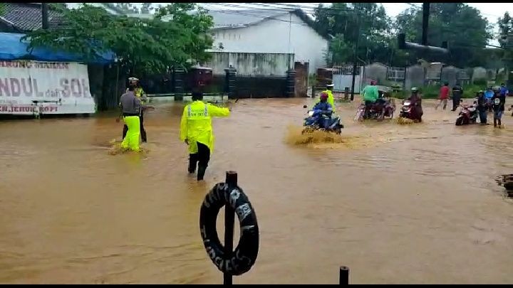 Banjir dan Longsor Kepung Pati, Puluhan Rumah Warga Terendam 