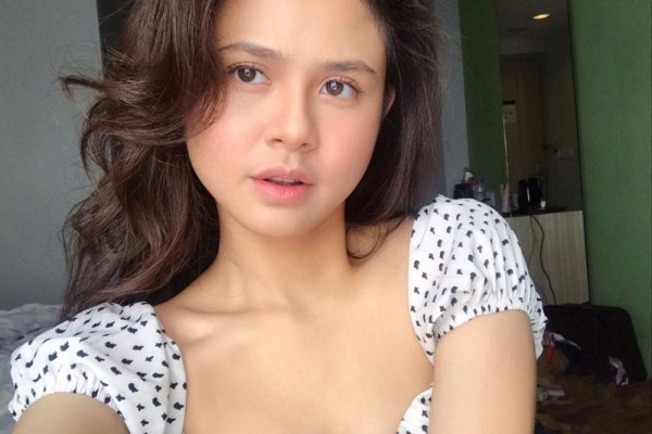 Percaya Diri Abis, 10 Artis Ini Punya Pipi Chubby yang Bikin Gemas