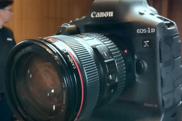 Ini Harga, Kelebihan, dan Spesifikasin Hands-On Canon EOS 1D X Mark III