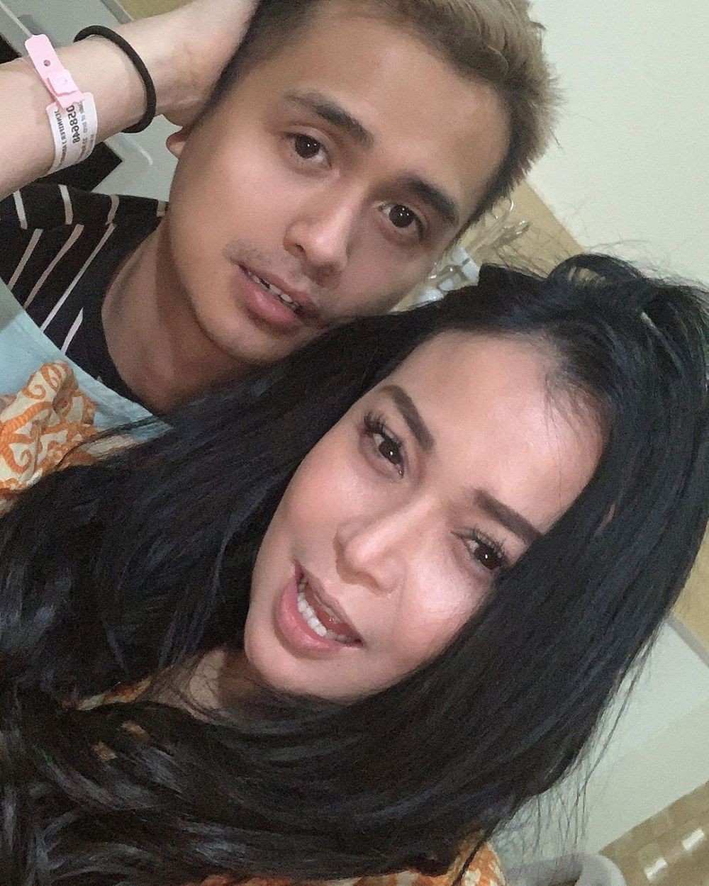 Lagi Disorot 10 Perjalanan Cinta Ajun Perwira Dan Jennifer Ipel