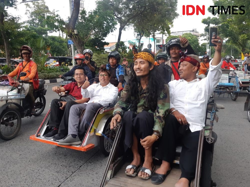 Pilwali Surabaya: Naik Bentor, Sholeh-Taufik Monyong Daftar ke KPU