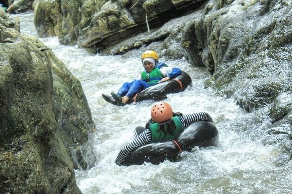 Pacu Adrenalin Ini 5 Tempat Wisata River Tubing Paling Seru Di Jogja