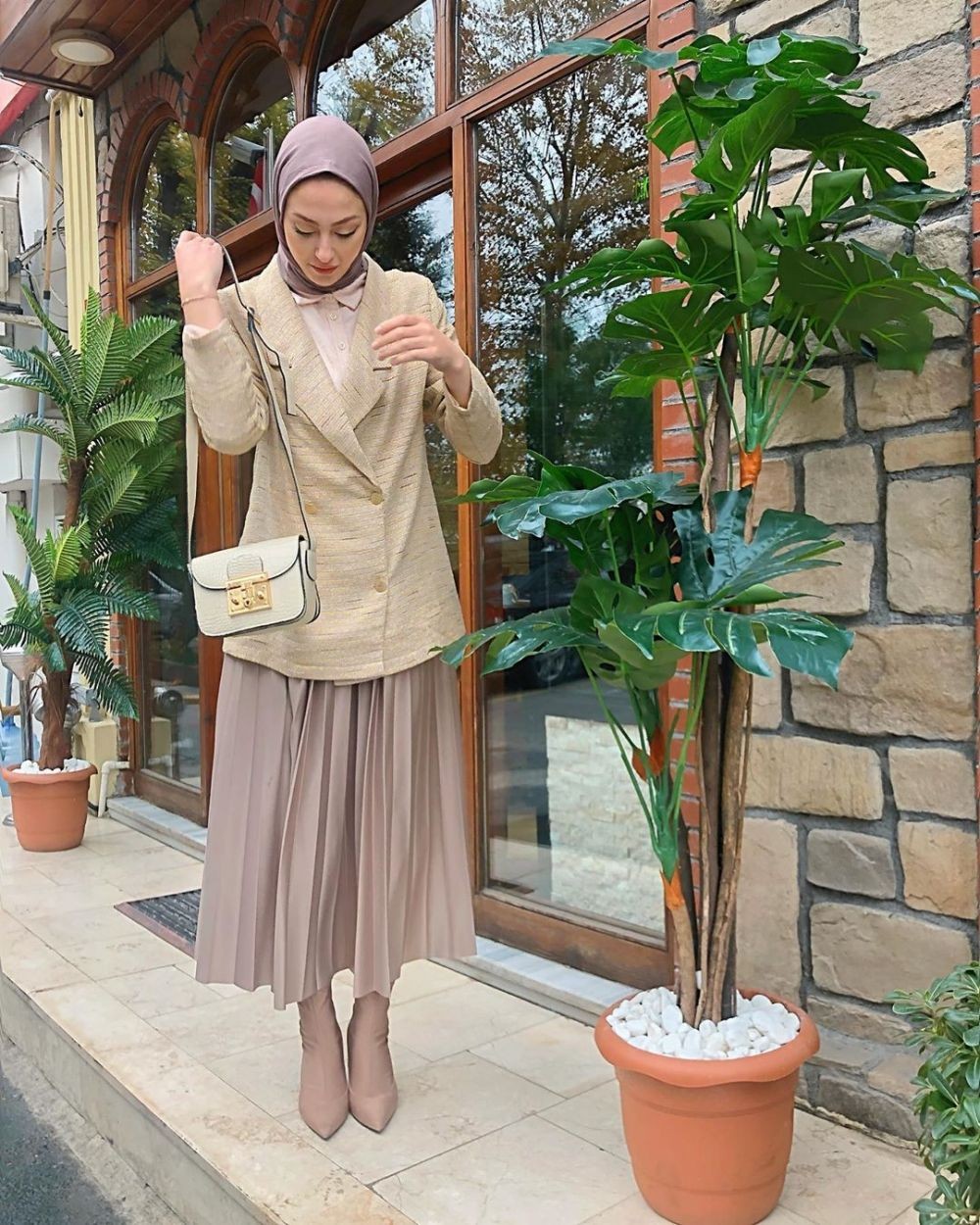 10 Ide Padu Padan OOTD  Hijab Warna  Netral Stylish bak 