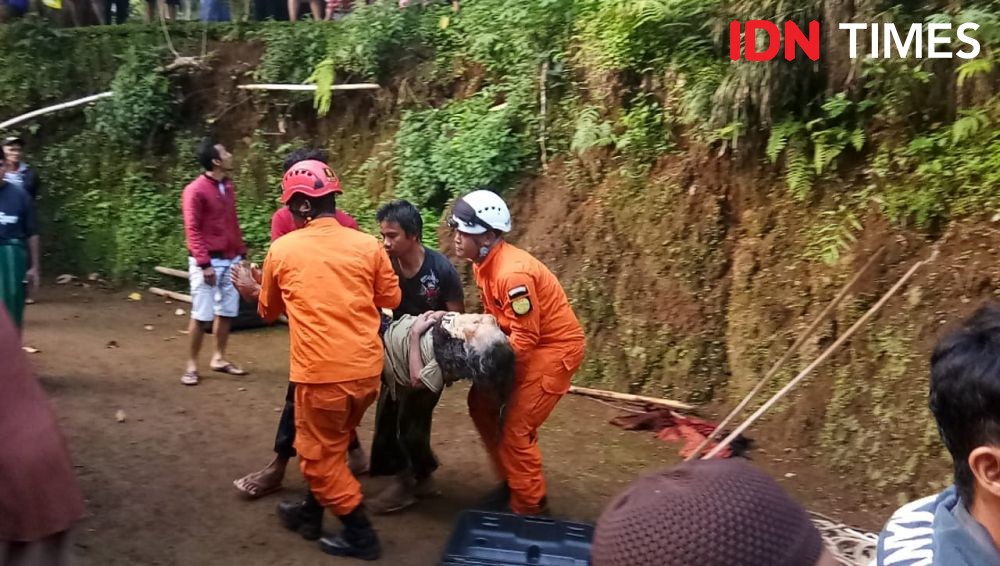 Jatuh ke Sumur Sedalam 14 Meter, Mbah Mustamit Ditemukan Selamat