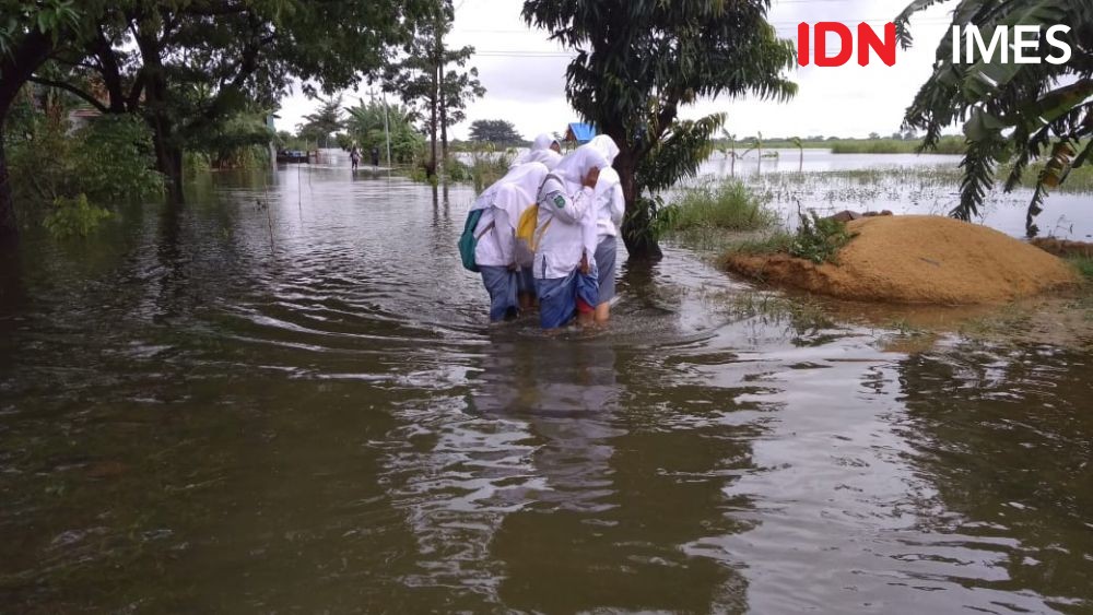 Banjir Belum Surut, Belasan Siswa SD di Kudus Terpaksa Dievakuasi