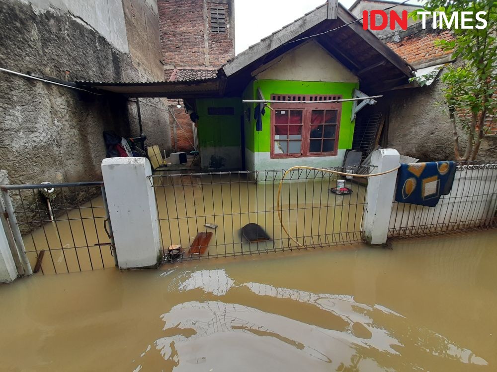 Geram Rumahnya Terendam Banjir, Warga Tangerang Nekat Blokir Jalan Tol