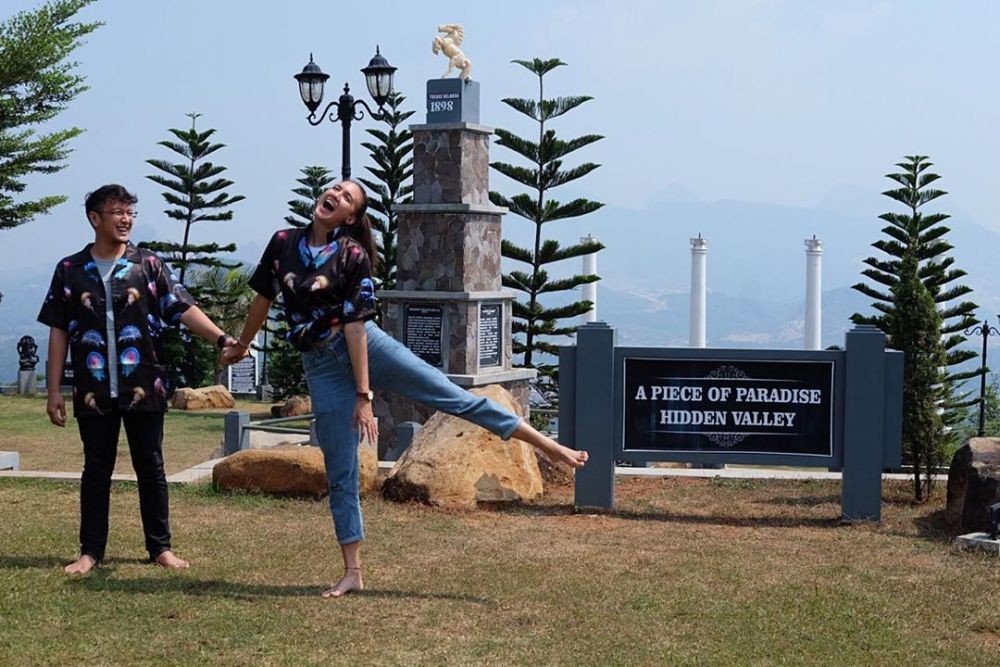 9 OOTD Piknik ala Nadine Chandrawinata, Sederhana namun Menawan