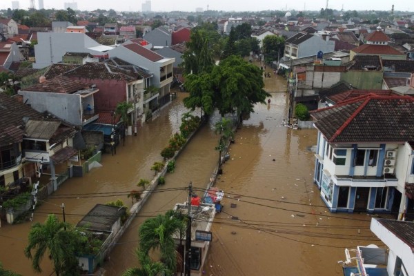 Aman Usai Banjir, Nih Tips Gunakan Alat Elektronik dari PLN