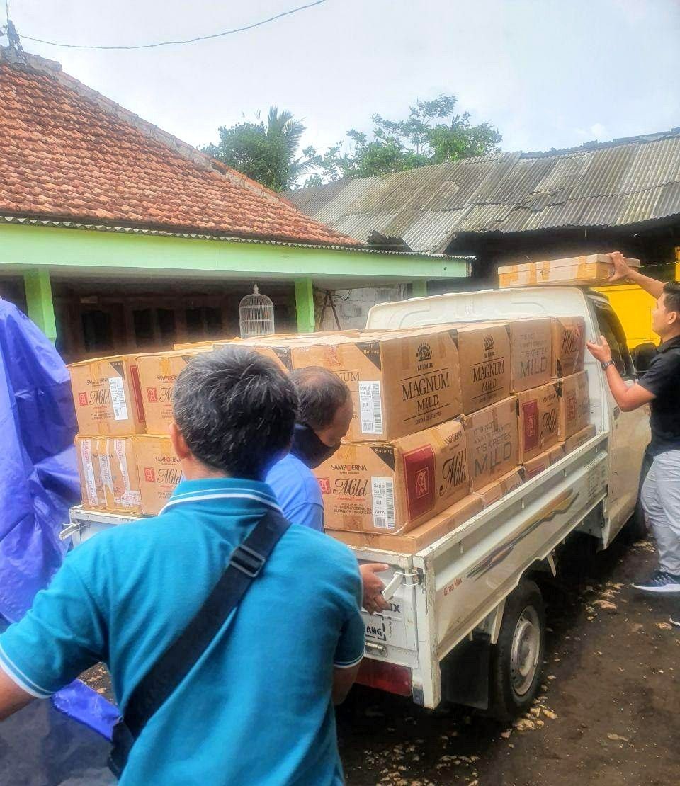 Gudang Penyimpan 600 Ribu Batang Rokok Ilegal di Malang Digerebek