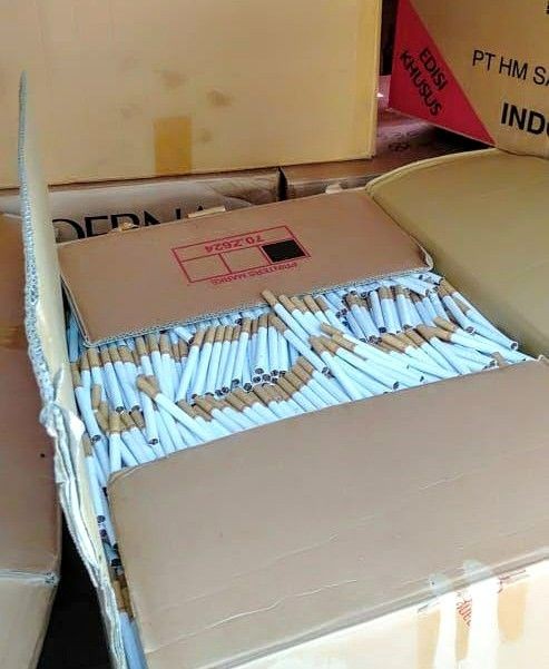 Gudang Penyimpan 600 Ribu Batang Rokok Ilegal di Malang Digerebek