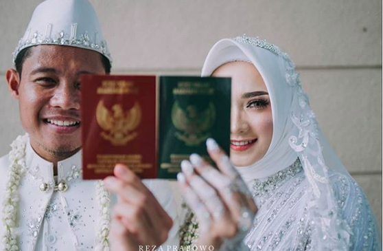 Sah Menikah! 10 Momen Syahdu nan Romantis Evan Dimas dan Zahra Hakim