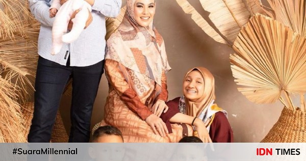Dekat dengan anak tiri, 10 potret gemas keluarga kartika putri