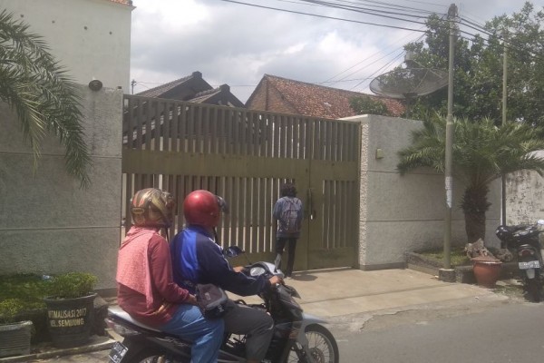 Cari Nurhadi, KPK Geledah Rumah Mertua di Tulungagung