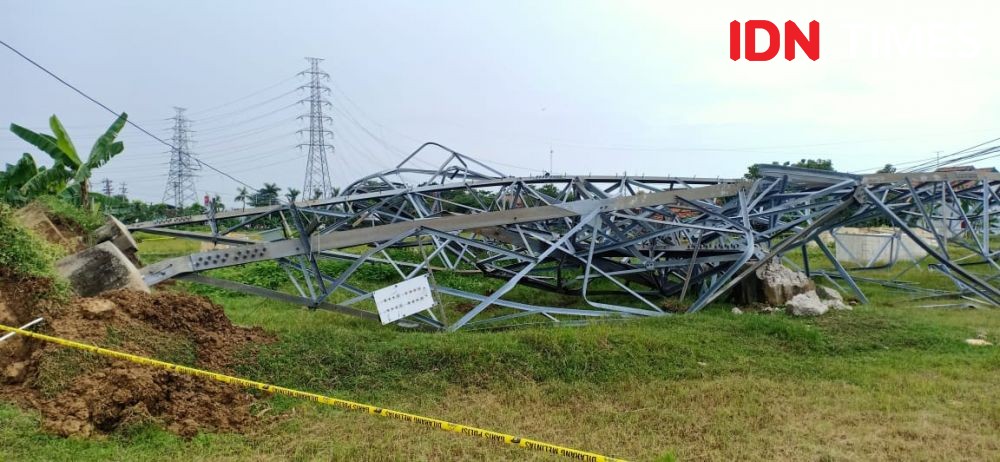 Penampakan Tower SUTET yang Ambruk di Rembang, Timpa Rumah Warga 