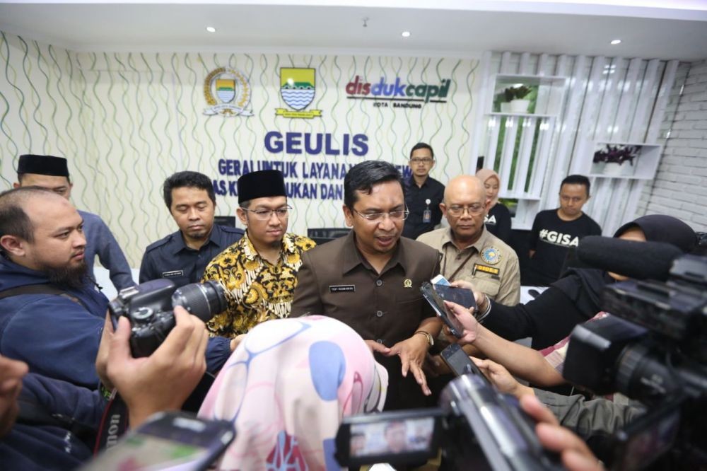 Mudahkan Urusan Warga, Pemkot Bandung Buka Cafe Geulis di DPRD