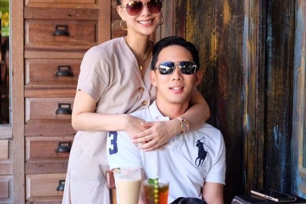 Wajah 10 Pasangan Artis ini Mirip dan Serupa, Emang Jodoh!