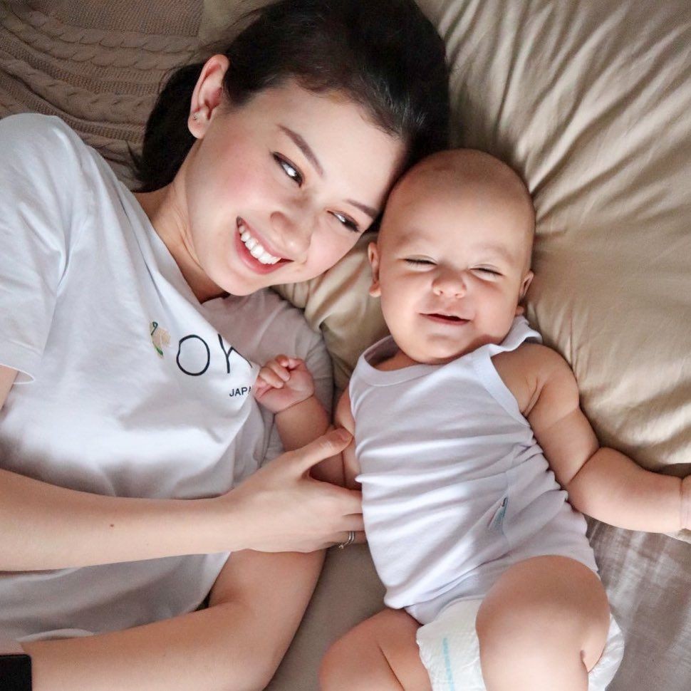 Jadi Mama Muda Kece, 10 Momen Manis Kimberly Ryder Saat Momong Anak