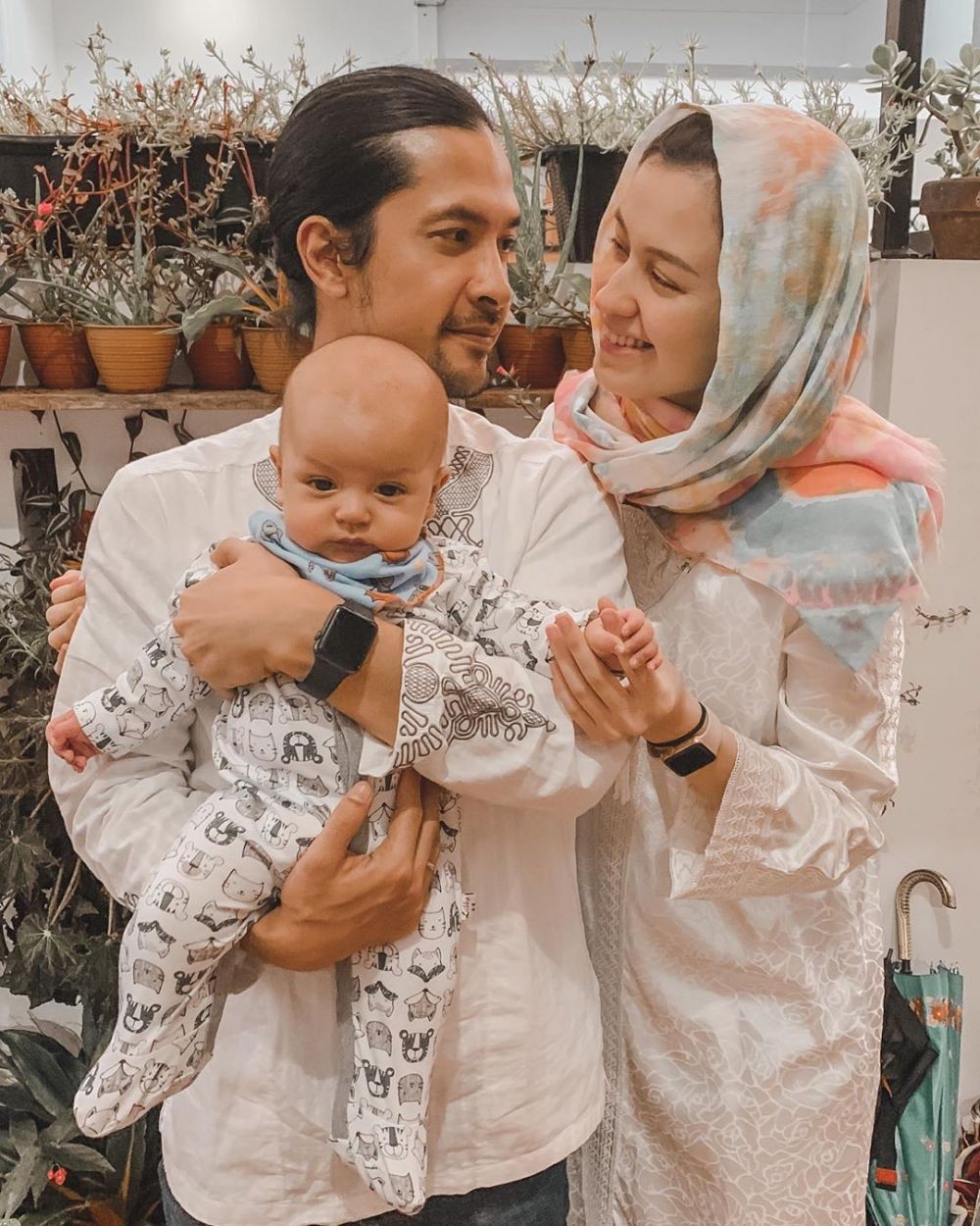 Jadi Mama Muda Kece, 10 Momen Manis Kimberly Ryder Saat Momong Anak