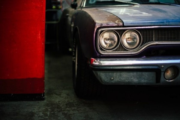 7 Tips Merawat Mobil yang Terparkir Lama di Garasi Rumah