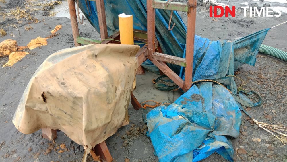 Warga yang Penasaran Datangi Semburan Air di Grobogan Meski Sudah Reda