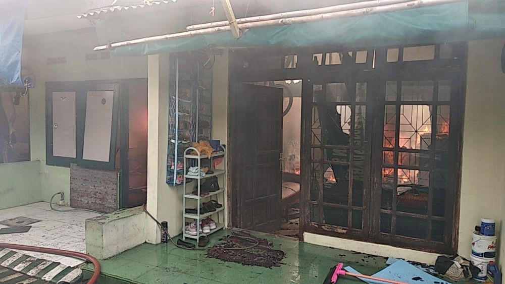 Sebuah Alquran Utuh dalam Kebakaran yang Hanguskan 7 Rumah di Surabaya