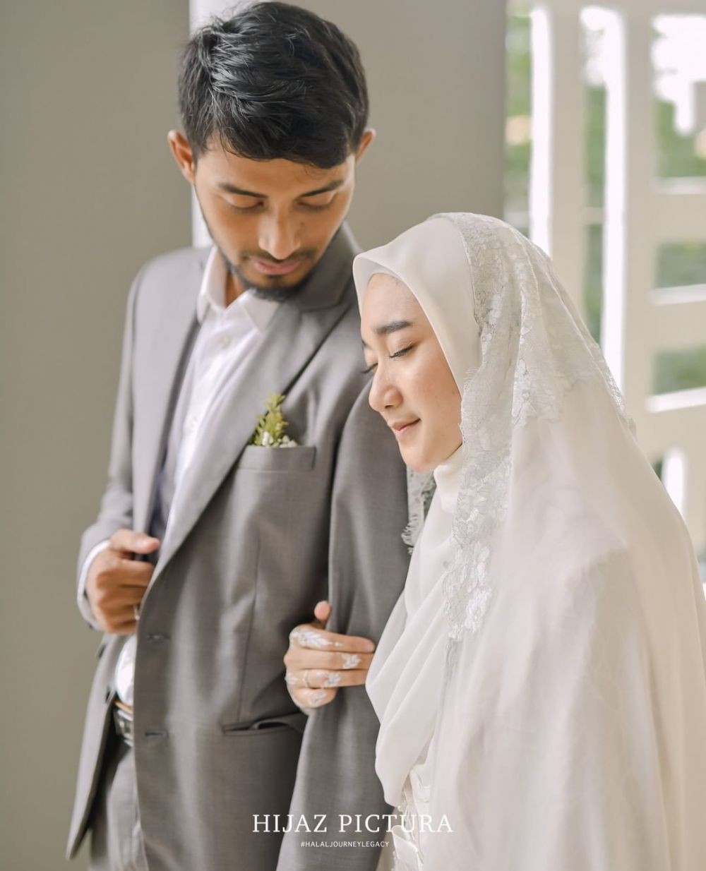 10 Momen Romantis Pernikahan Ustad Muda Hawaariyyun dan Dena Haura