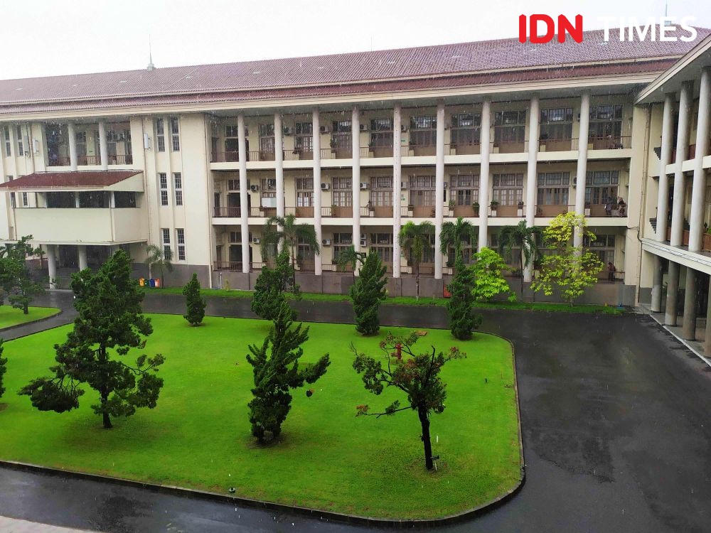 UGM Dinobatkan sebagai Perguruan Tinggi Negeri Paling Informatif 2020 