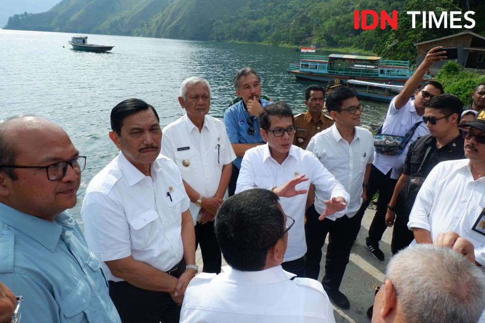 Menteri Luhut Ingin Masyarakat Danau Toba Ramah pada Wisatawan