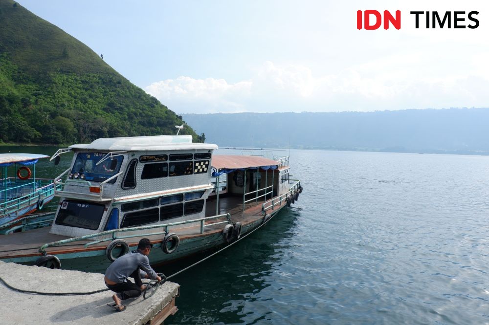 Menteri Luhut Ingin Masyarakat Danau Toba Ramah pada Wisatawan