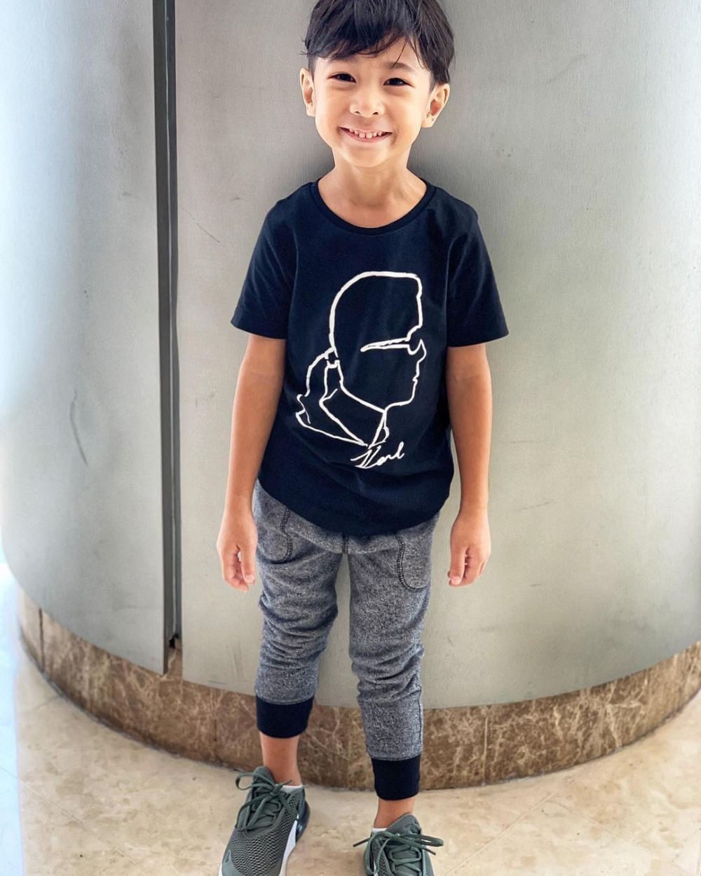 Ulala.. Bule Abis! Ini 10 Potret Seth Ananda, Anak Marcell Siahaan