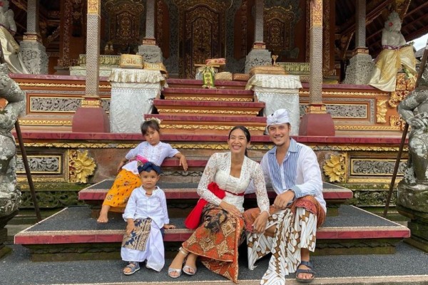 6 Artis Indonesia Ternyata Beragama Hindu, Gak Banyak yang Tahu