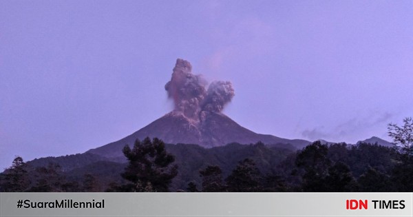 Gunung Merapi Gugurkan Lava Pijar Ke Arah Kali Krasak