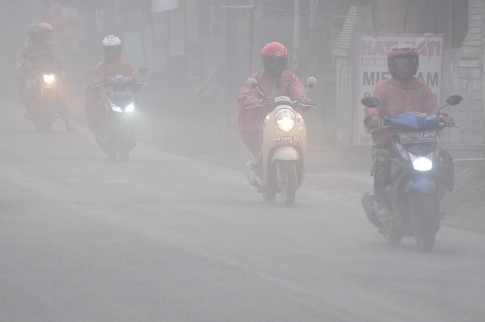 Pengiriman BBM Sempat Terkendala Hujan Abu Erupsi Gunung Merapi