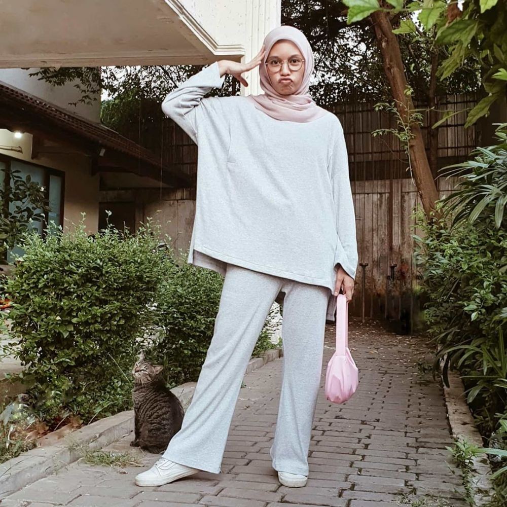 10 OOTD Hijab Prilia Nur Afrida Asisten Zaskia Mecca nan 