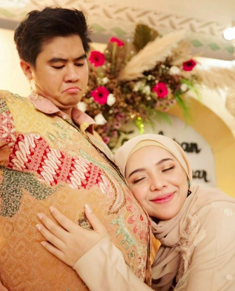 10 Momen Mesra Arif Mak Beti Dampingi Istri Hamil Hingga Melahirkan 3757