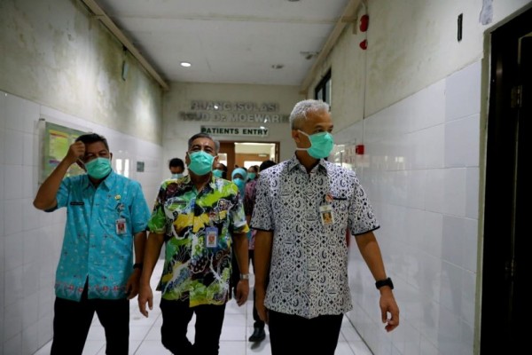Ganjar: Yang Pernah Kontak Fisik Dengan Pasien Corona Segera Lapor