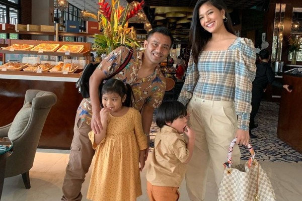 10 Potret Hangat Keluarga Kecil Judika yang Jarang Disorot Media