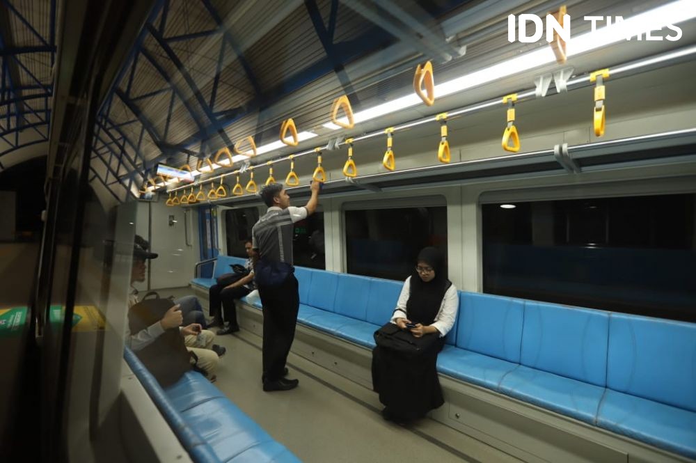 Cegah Wabah Covid-19, LRT Palembang Dibersihkan secara Berkala