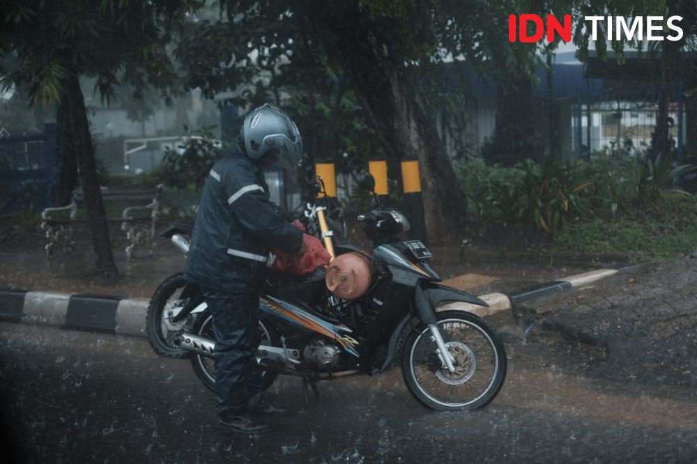 Panas Terik Tiba-tiba Hujan, Ini Penyebab Anomali Cuaca di Makassar