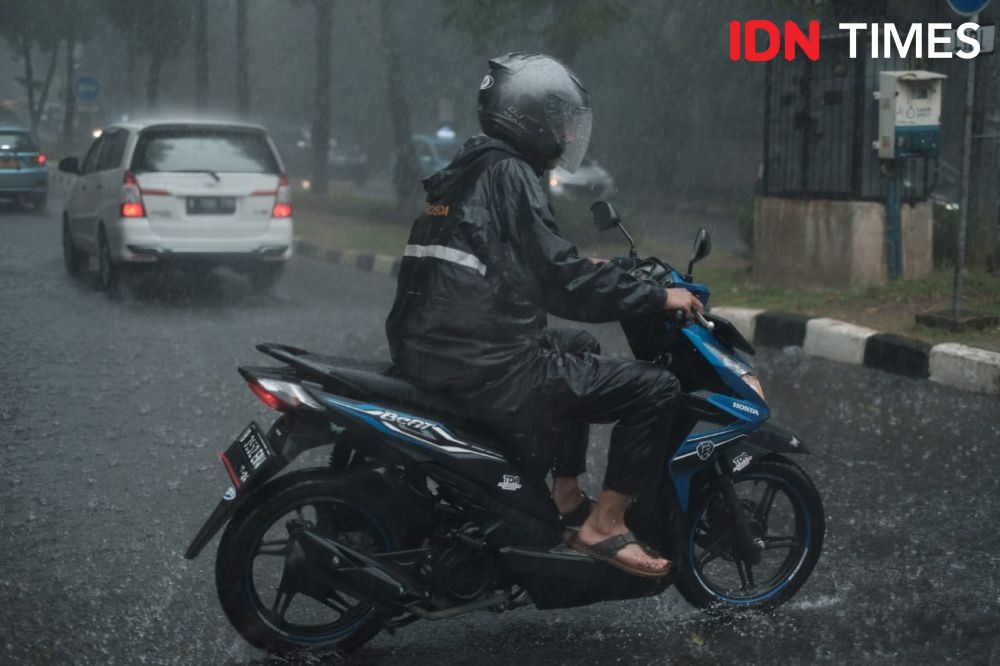 BMKG Minta Pengendara Waspada Penurunan Jarak Pandang Saat Hujan
