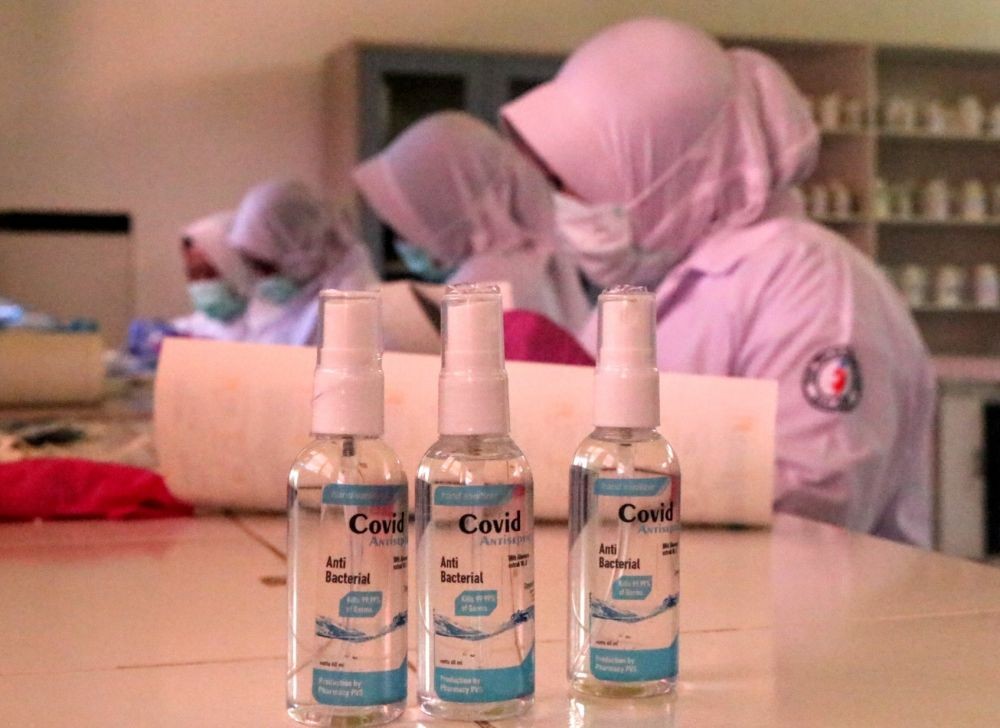 Hand Sanitizer Buatan Siswa Smk Prajnaparamita Laris Manis Di Pasaran